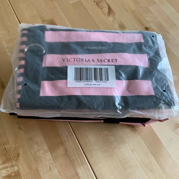 Victoria’s Secret Overnight Bag- New In Wrapping! - Picture 2 of 11